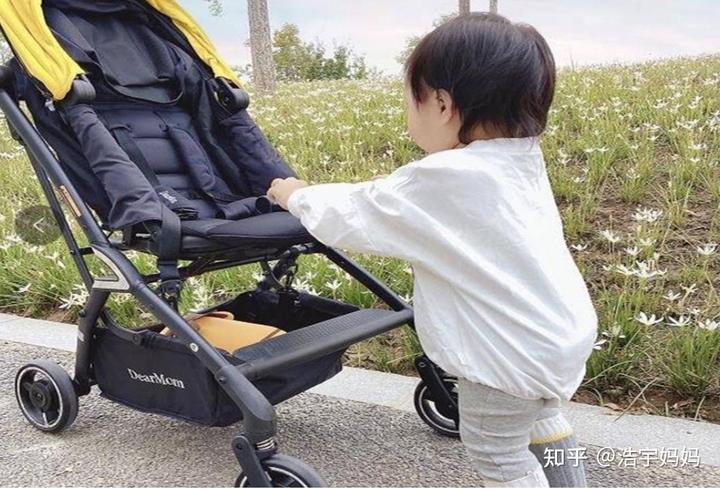 市直属机关后勤服务中心向木兰河社区捐赠办公设备