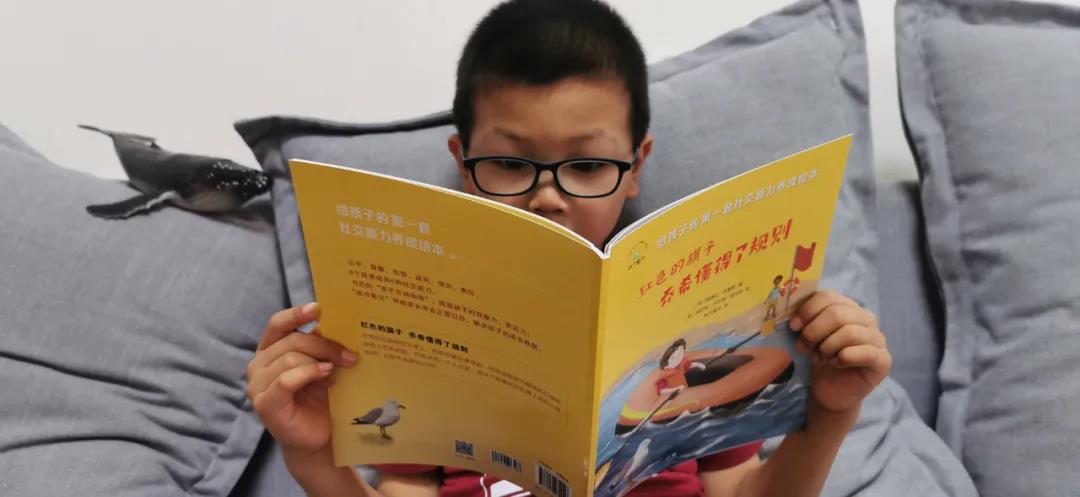 市直属机关后勤服务中心向木兰河社区捐赠办公设备